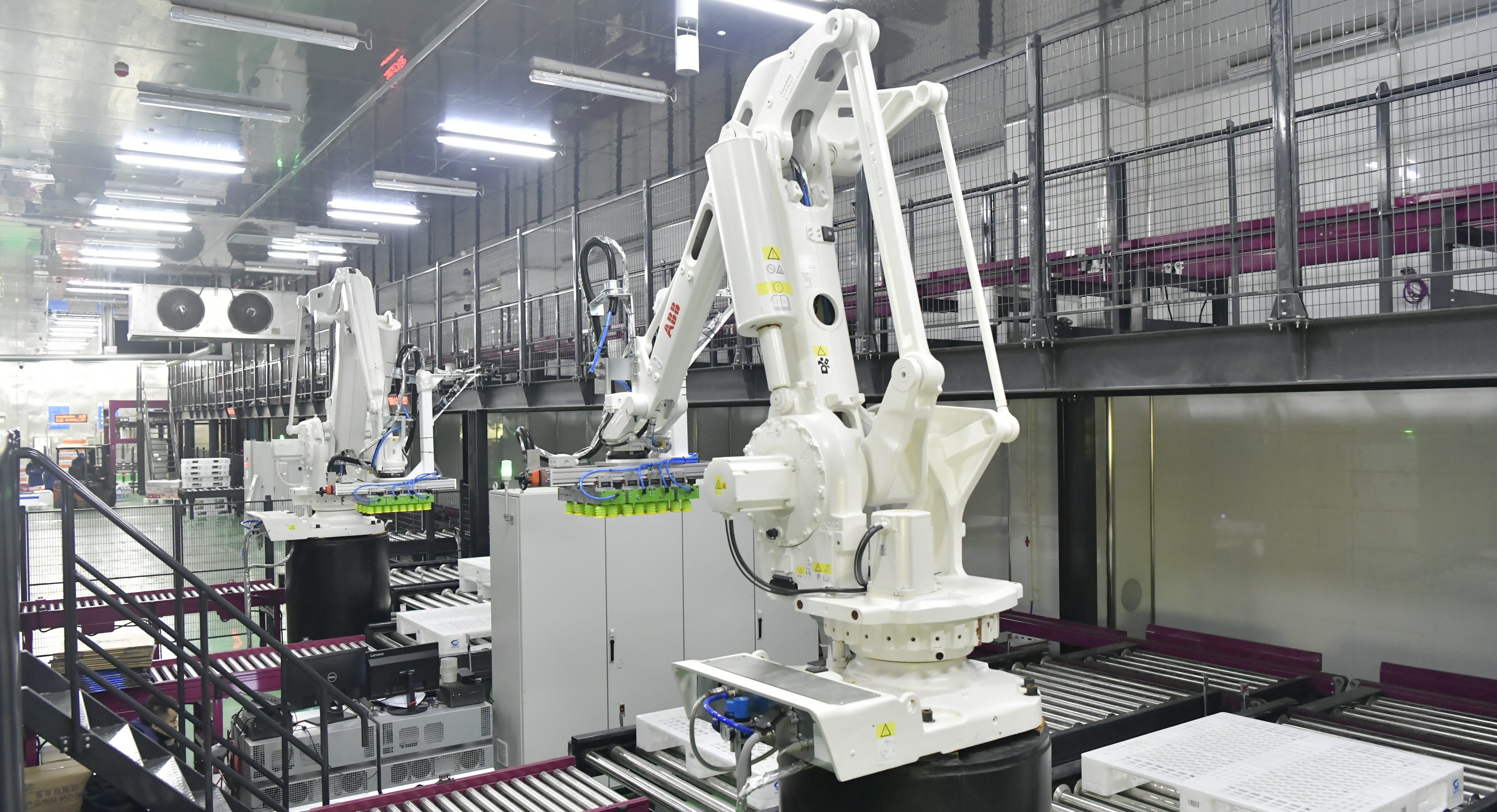 Trung Quốc mở nhà máy chế biến tôm bằng robot